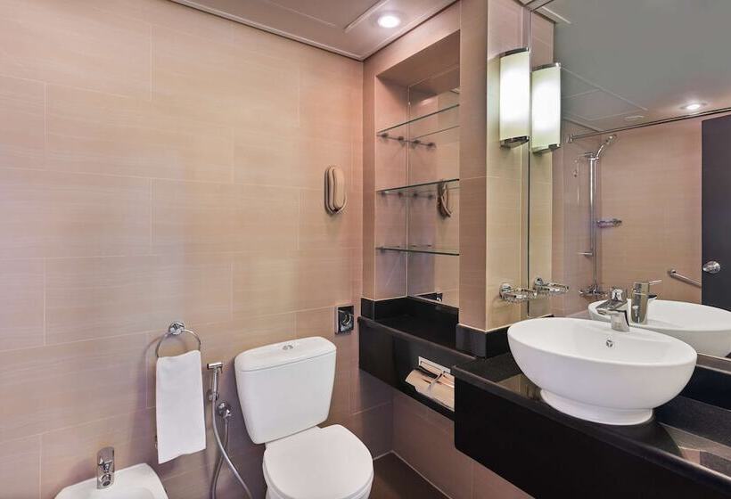 Номер Superior Вид на Бассейн, Radisson Blu Hotel & Resort, Al Ain