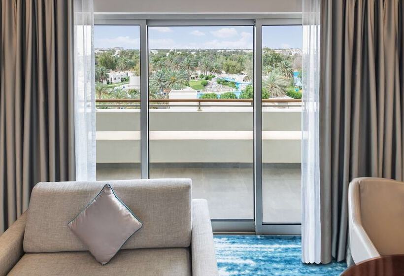 اتاق سوپریور با چشمانداز استخر, Radisson Blu Hotel & Resort, Al Ain