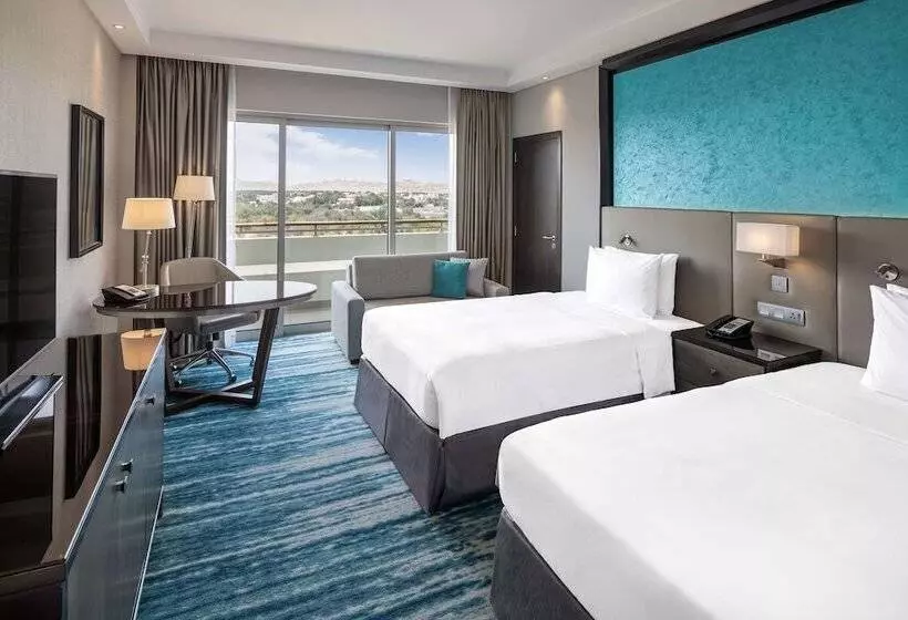اتاق سوپریور با چشم‌انداز استخر, Radisson Blu Hotel & Resort, Al Ain