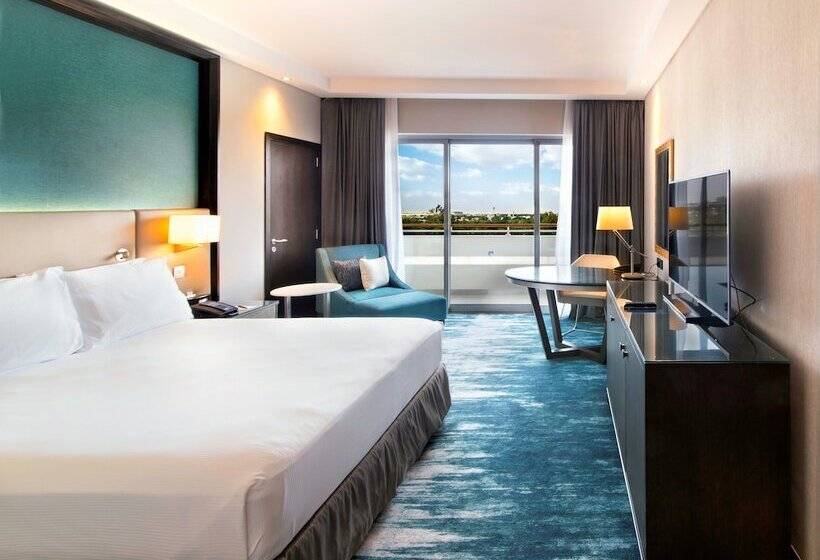 سوئیت با بالکن, Radisson Blu Hotel & Resort, Al Ain