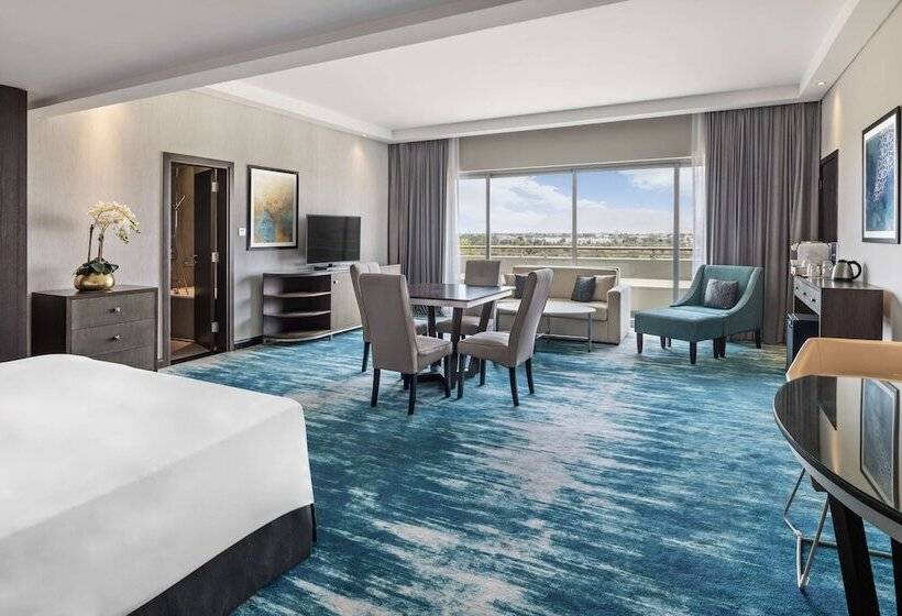 Люкс с Балконом, Radisson Blu Hotel & Resort, Al Ain