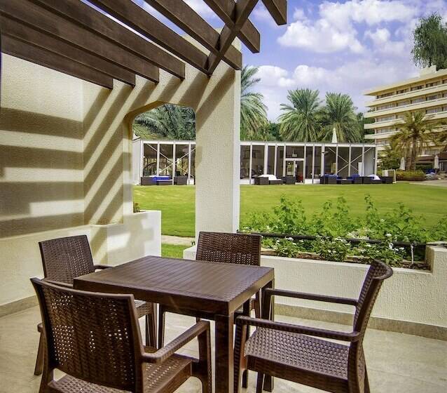 Вилла Дюплекс 1 Спальня, Radisson Blu Hotel & Resort, Al Ain