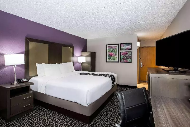 Deluxe Suite King Bed, Unipark By Oro Verde Hotels