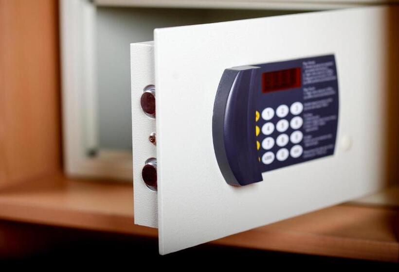 Номер Стандарт, Bristol