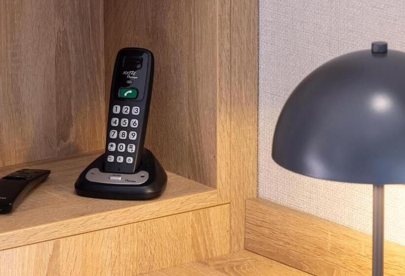 标准单人间, Charlemagne