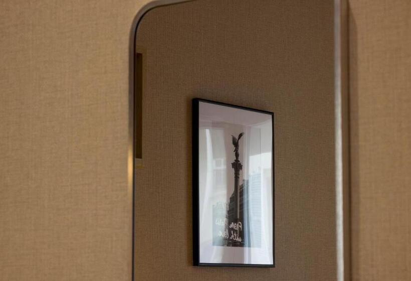 标准单人间, Charlemagne