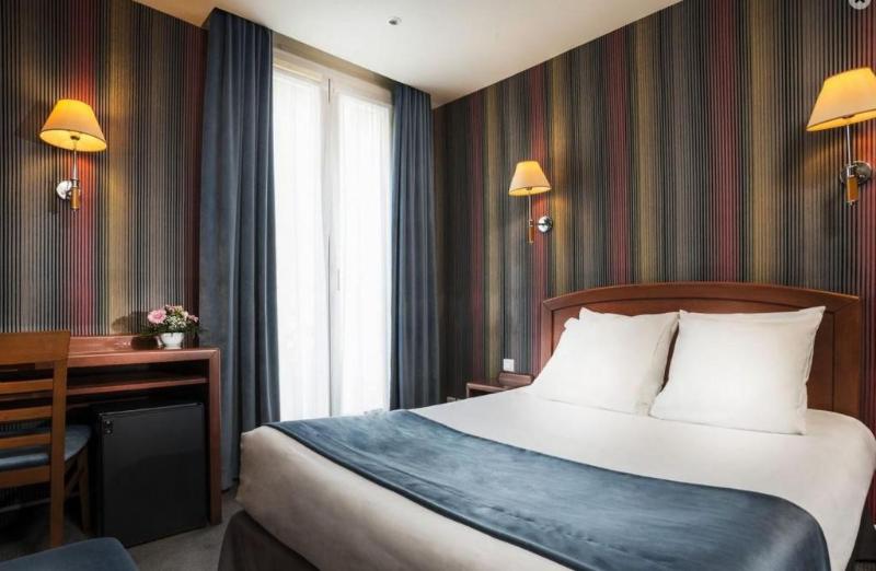 行政三人间, Charlemagne