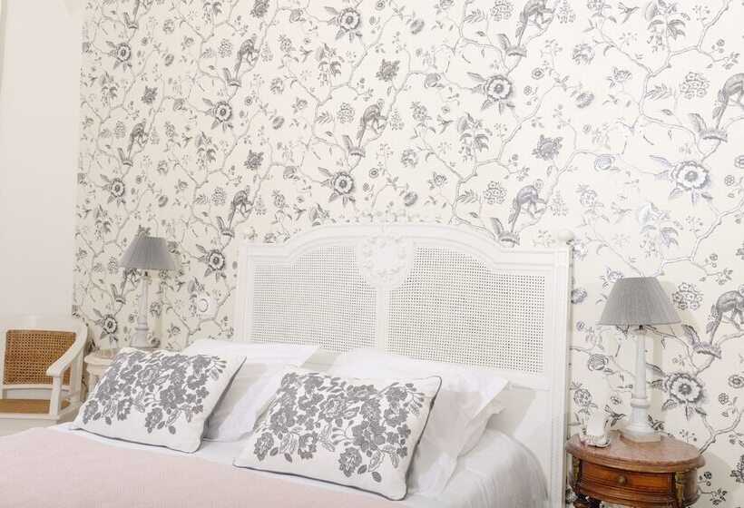 Классический Номер Вид на Сад, Château Du Clair De Lune   Boutique Luxury
