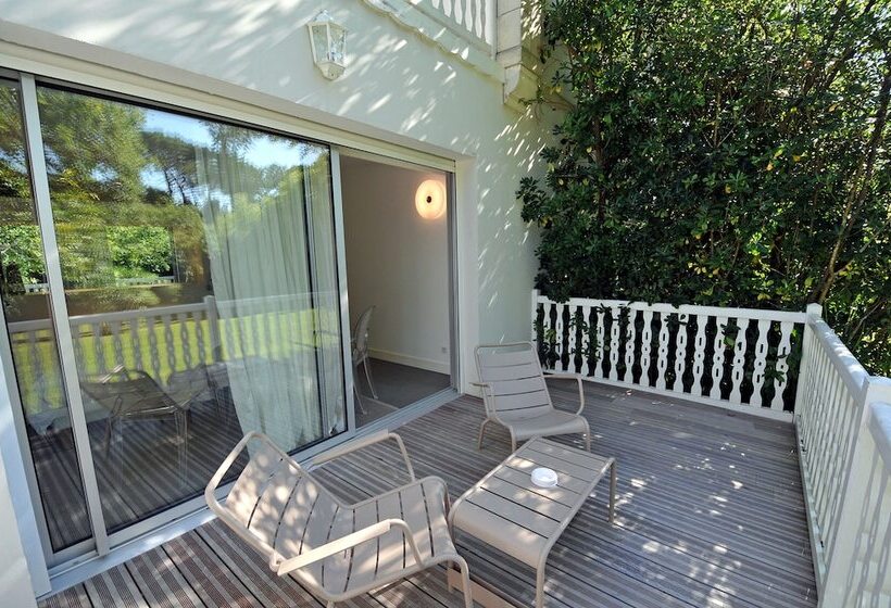 高级园景房, Château Du Clair De Lune Boutique Luxury