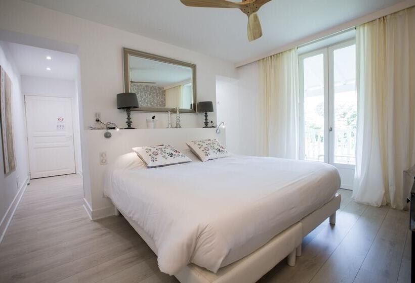 高级园景房, Château Du Clair De Lune Boutique Luxury