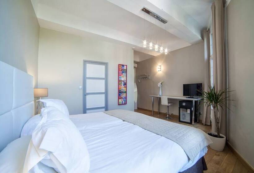 חדר סטנדרט, De France