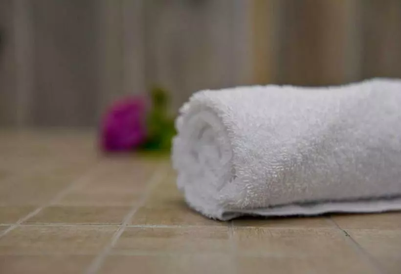 اتاق استاندارد چهار تخته, Logis Hotel De France