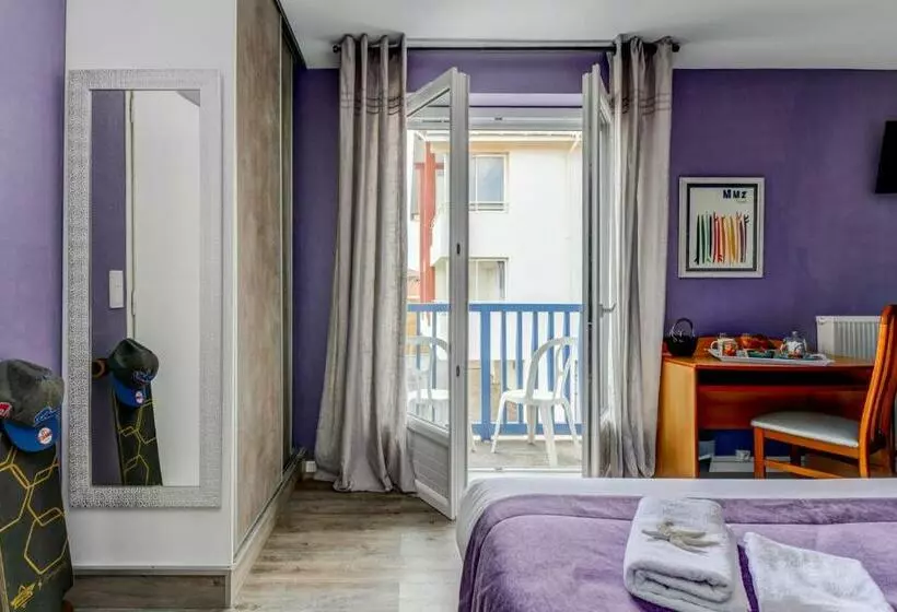 اتاق استاندارد چهار تخته, Logis Hotel De France