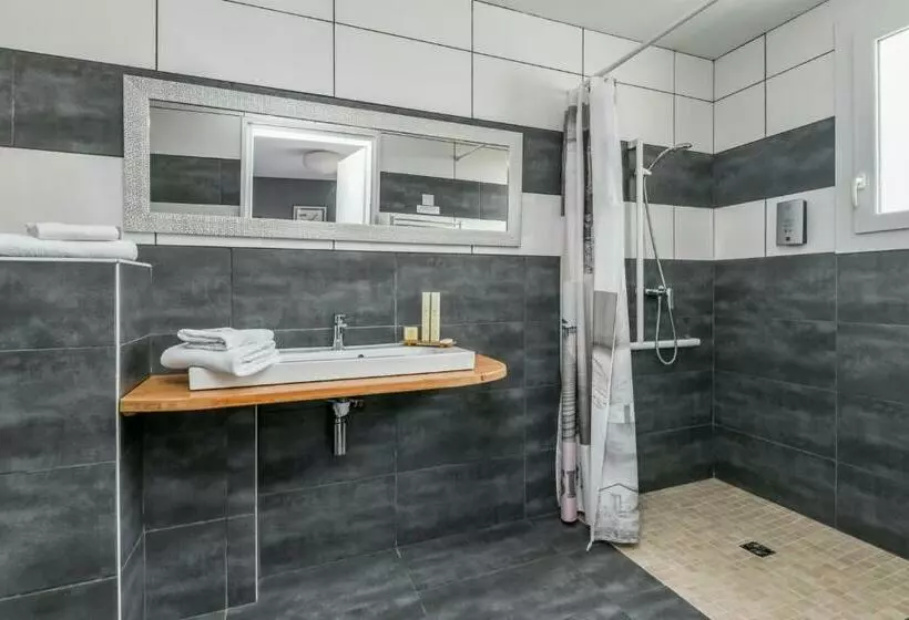 اتاق استاندارد چهار تخته, Logis Hotel De France