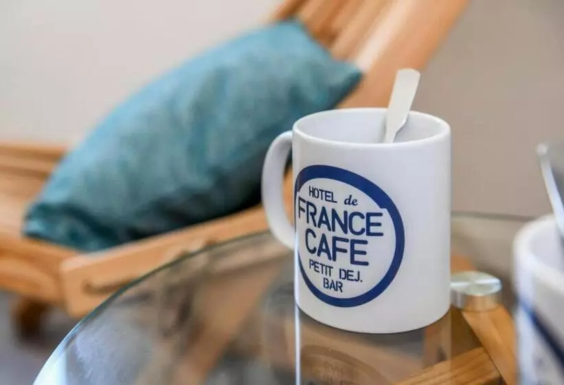 اتاق راحتی با چشمانداز دریا, Logis Hotel De France