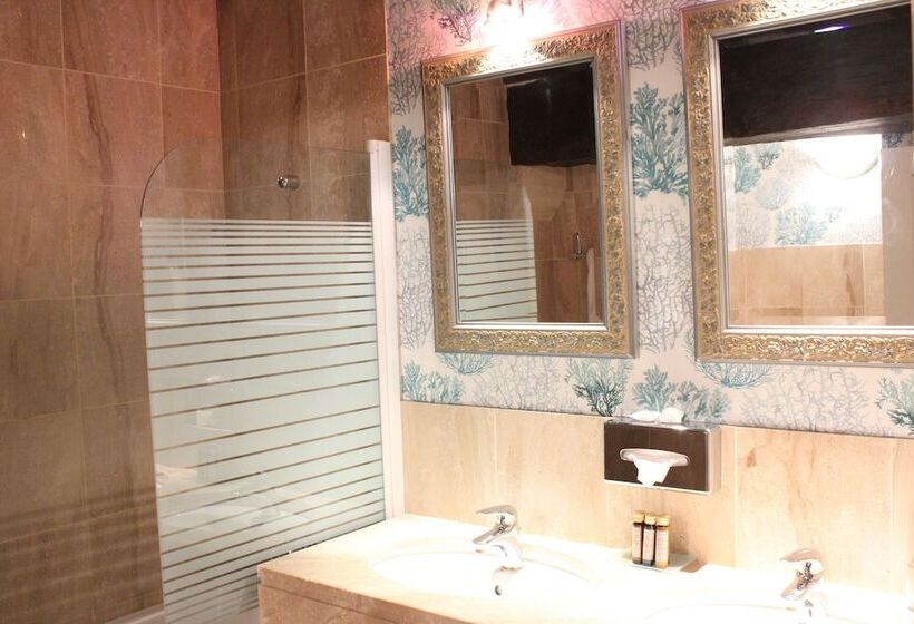 سوییت جونیور, De La Bretonnerie