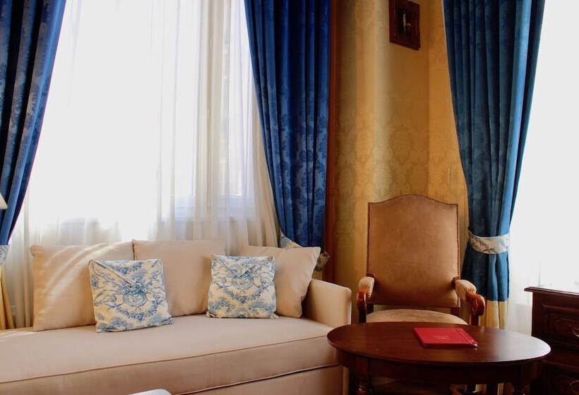 سوییت جونیور, De La Bretonnerie