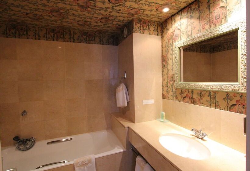 اتاق کلاسیک, De La Bretonnerie