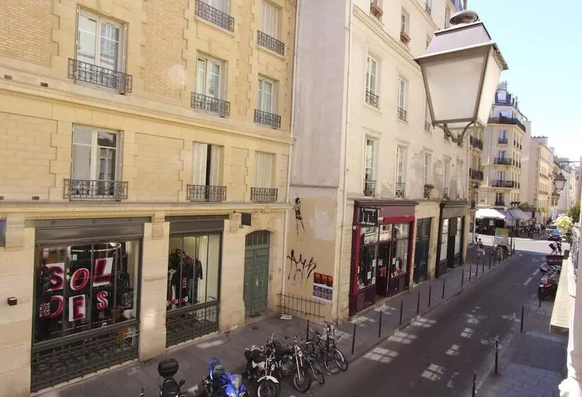 اتاق استاندارد, De La Bretonnerie