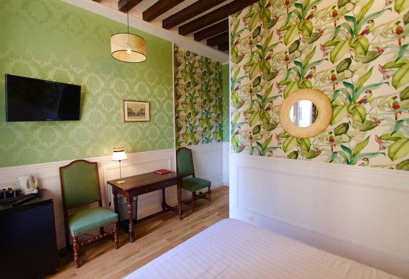 اتاق کلاسیک, De La Bretonnerie