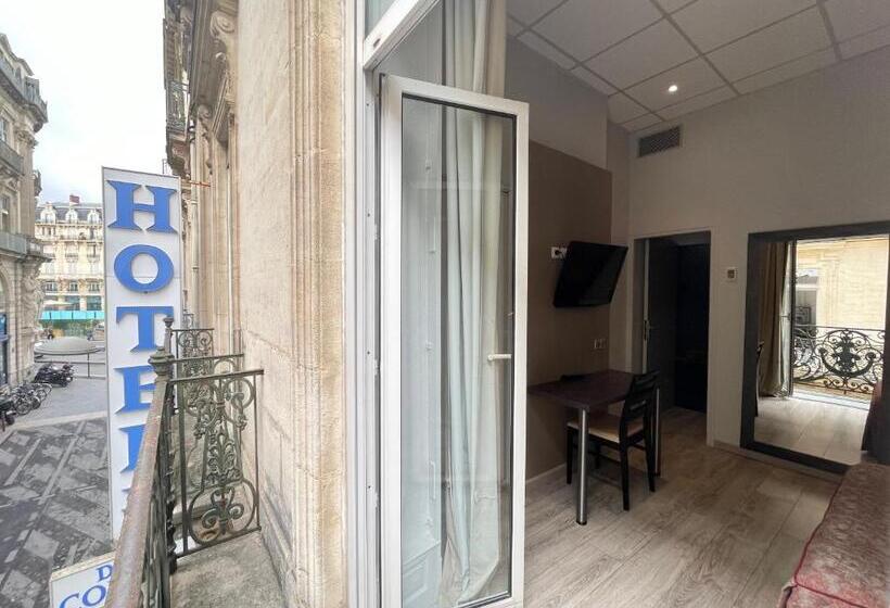 스탠다드 룸, De La Comedie