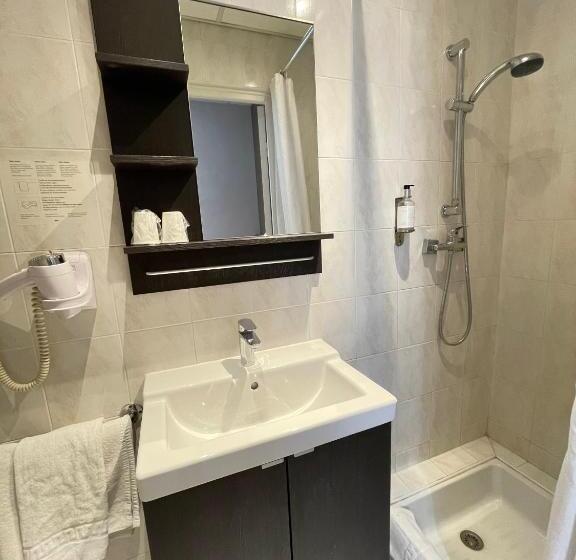 스탠다드 룸, De La Comedie