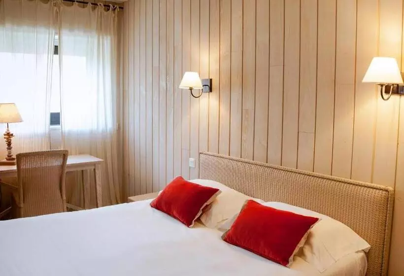 اتاق لوکس با بالکن و چشم‌انداز دریا, Hôtel Arcanse By Inwood Hotels