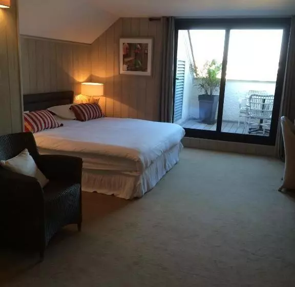 سوییت جونیور با چشم‌انداز دریا, Hôtel Arcanse By Inwood Hotels