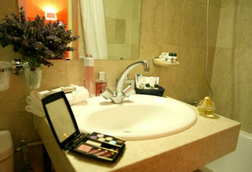 اتاق استاندارد یک نفره, Hôtel De L Alma By Malone