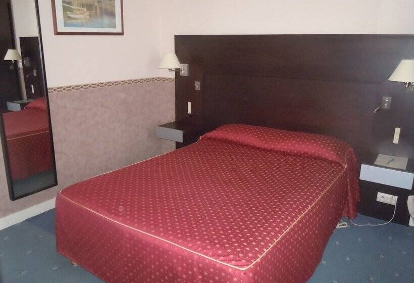 Номер Комфорт, Hôtel Le Bellevue Montrichard 3 étoiles
