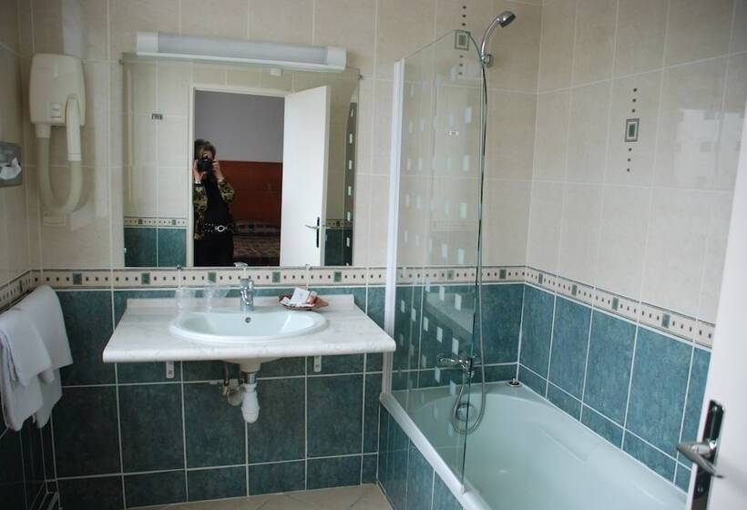 חדר קומפורט לשלושה, Hôtel Le Bellevue Montrichard 3 étoiles