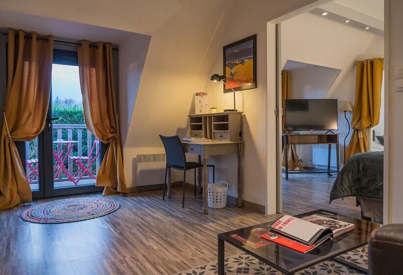 Номер Стандарт Трехместный, Les Terrasses De Saumur   Hôtel & Appartements   Restaurant & Spa
