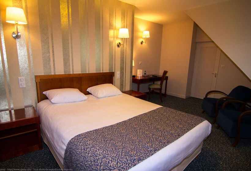 חדר קלאב, Logis Hotel Du Chateau