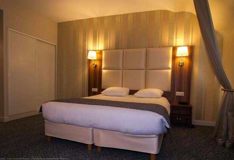 סוויטת ג'וניור, Logis Hotel Du Chateau