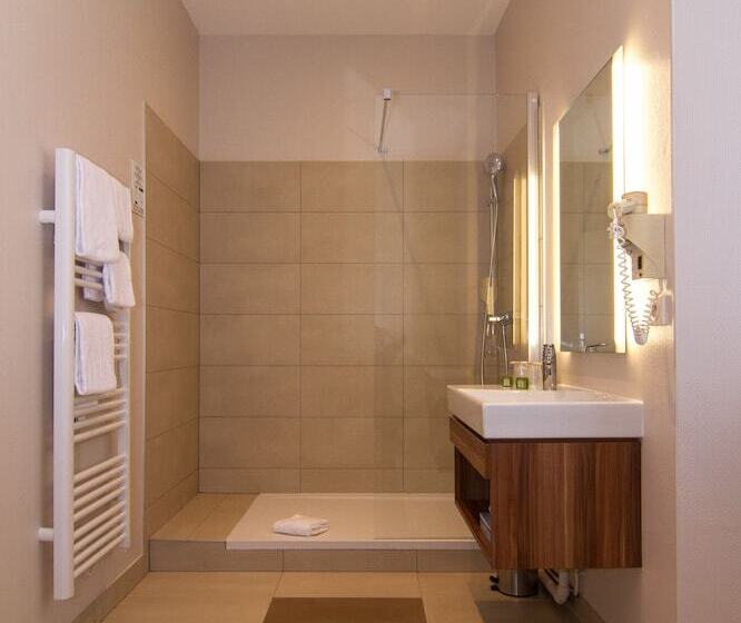 חדר משפחתי, Logis Hotel Du Chateau