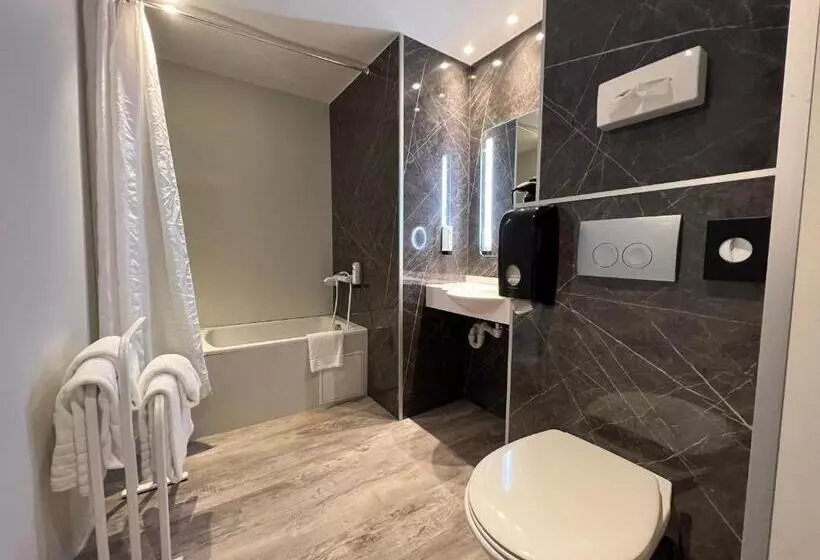 ガーデンビュースタンダード４ベッドルーム, Logis Hôtel Restaurant Des Acacias Lille Tourcoing