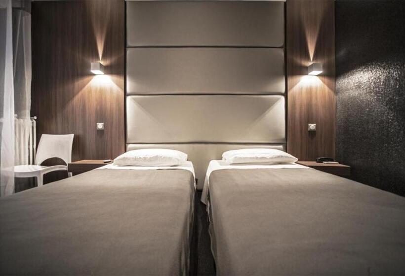 스탠다드 룸, Schtak