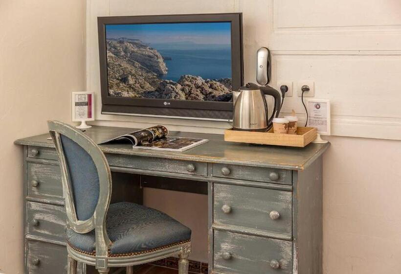 Номер Superior, The Originals Boutique, Clair Hôtel, Martigues