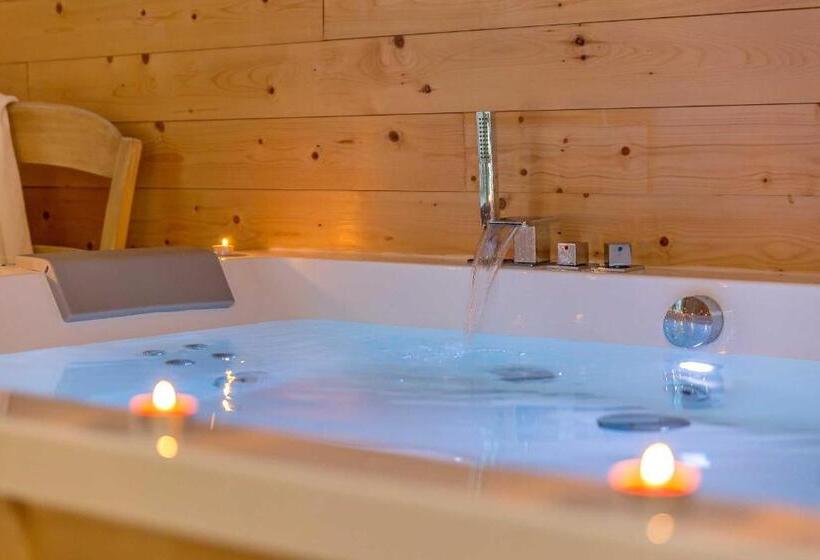 غرفة قياسية مزوَّدة بجاكوزي, The Originals Boutique, Clair Hôtel, Martigues