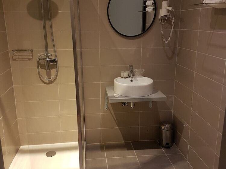 اتاق استاندارد سه نفره, The Originals Boutique, Hôtel Danieli, Avignon