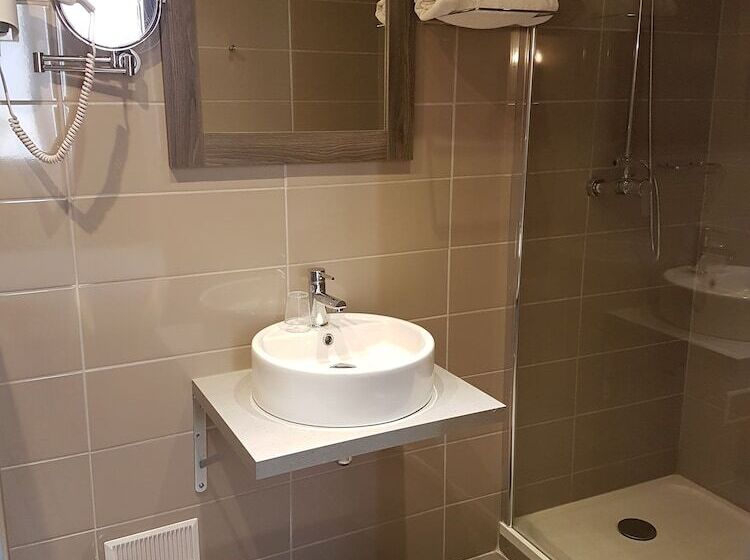 اتاق استاندارد سه نفره, The Originals Boutique, Hôtel Danieli, Avignon