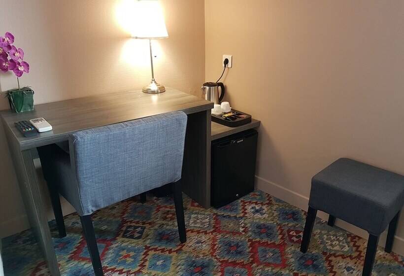 اتاق استاندارد سه نفره, The Originals Boutique, Hôtel Danieli, Avignon