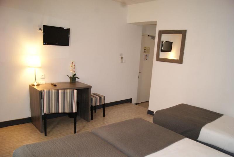 Номер Стандарт Трехместный, The Originals Boutique, Hôtel Danieli, Avignon