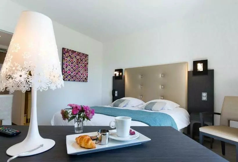 اتاق استاندارد با چشمانداز باغ, Logis Hotel Restaurant Spa Beau Site