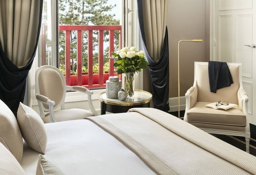 חדר דלוקס נוף לים, Barriere L Hermitage