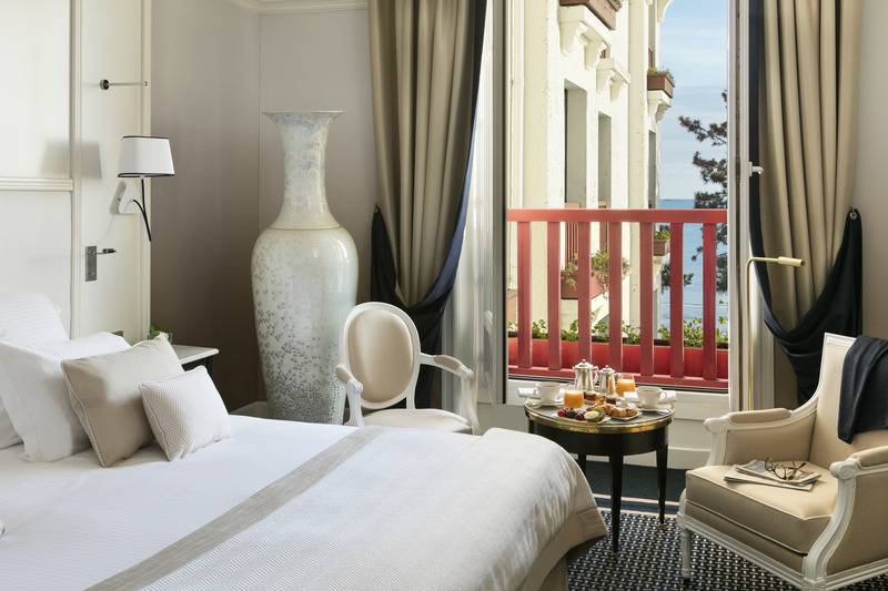 חדר דלוקס נוף לים, Barriere L Hermitage