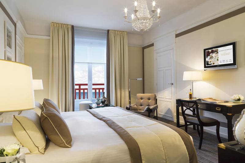 חדר דלוקס נוף לים, Barriere L Hermitage