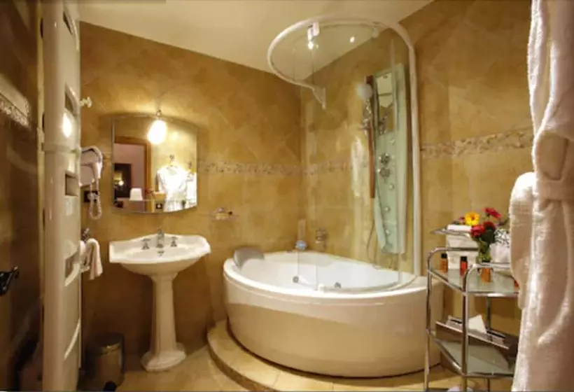 Suite, Chateau Des Comtes De Challes
