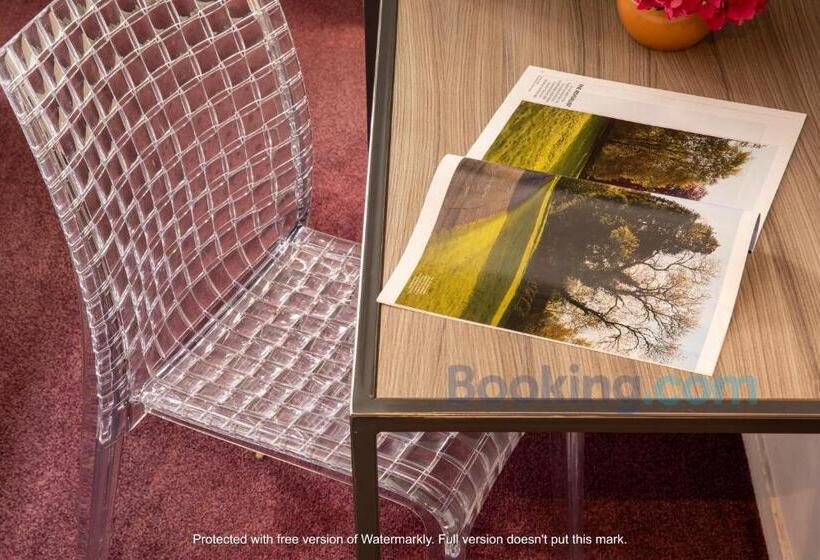 Номер Deluxe, Des 3 Colleges