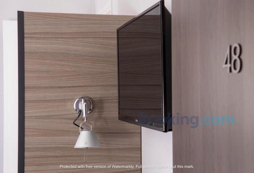 Номер Deluxe, Des 3 Colleges